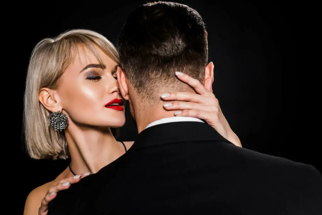 9 Actions a Woman Will Take If She Loves You