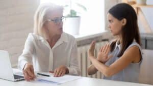 4 EFFECTIVE WAYS TO RESPOND TO OTHERS' NEGATIVITY
