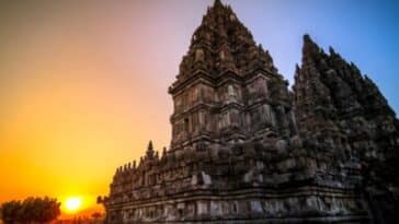 THE WORLD'S TOP TEN MOST AMAZING TEMPLES