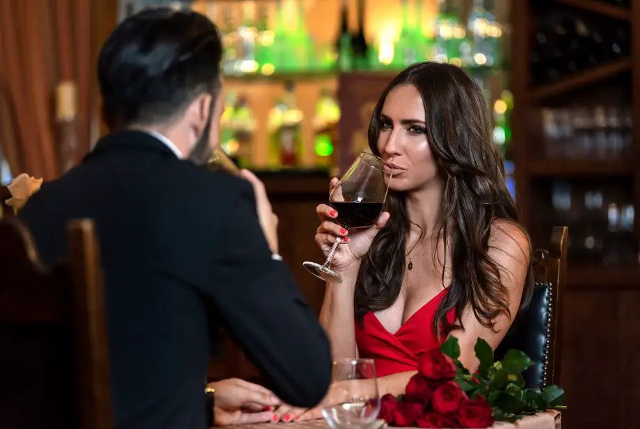 15 Physical Indices He’s Into You